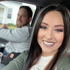 Kristy Roth's Instagram, Twitter & Facebook