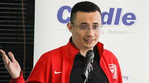 Samirah dilihat menutup wajahnya dengan selendang hitam ketika memasuki kenderaan. Cradle Fund Nazrin Suspected Ex Wife Involved In Burglary At His House Says Witness