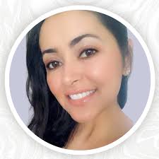 Mayra Cisneros's Instagram, Twitter & Facebook