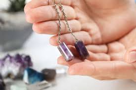 Cette solution du 60e niveau pour le jeu mobile 94% vous donne toutes les réponses autour des thèmes choses que l'on peut porter autour du cou</stro. Combien De Pierres Peut On Porter Sur Soi Chakras Shop