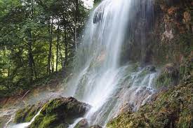 Ein ausflug zu dem bad uracher wasserfall. Einfache Wanderung Zum Uracher Wasserfall Black Dots White Spots