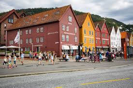 Norwegen ist eines der topziele für motorradtouren. Odda Norwegen 17 Juli Strassen Von 17 Odda 2016 In Odda Norwegen Die Strassen Der Kleinen Norwegischen Stadt Odda Lizenzfreie Fotos Bilder Und Stock Fotografie Image 62875207