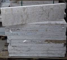 Kantensteine sind werkmäßig hergestellte oder bearbeitete steine aus beton oder granit für eine anwendung im außenbereich. Kantensteine
