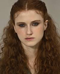 Hey everyone! My name is Liz — I'm a makeup artist and hair stylist who  recently moved to Melbourne. I started my career in 2017 and since then  have had the opportunity