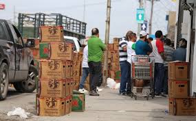 Tras el rumor de que se implementaría ley seca en el estado, ciudadanos han acudido tanto a centros comerciales como a tiendas de autoservicio, a comprar grandes las compras de pánico de cerveza han empezado en nuevo león, luego de que trascendiera que habría ley seca en el estado. Suspende Nuevo Leon Fabricacion Y Venta De Cerveza El Comentario