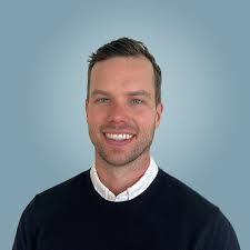 Dustin Ping's Instagram, Twitter & Facebook