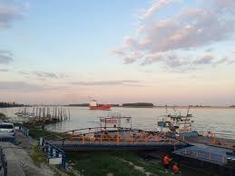 Servicii trecere bac peste dunare galati / braila data limita depunere oferta: NiÈte Poze De La Trecerea Bac Din GalaÈi Gabriel Ursan