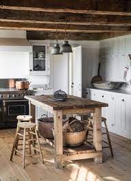 Complementi D Arredo Quali Sono E Dove Li Trovi Guida 2021 Cucine A Isola Rustiche Decorazione Cucina Moderne Cucine Case Rurali