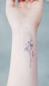 Small Watercolor Minimalist Blue Floral Flower Wrist Tattoo Ideas For Women Pequenas Acuarelas Mini Tatuajes De Flores De Acuarela Tatuajes Bonitos Tatuajes