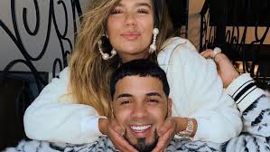 And if they're dating—which all signs point to yes—the numbers prove they are music royalty. Karol G Aplaco Rumores De Quiebre Con Anuel Aa Tras Breve Escrito En Instagram Tv Y Espectaculo Biobiochile