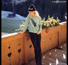 Rockstar johnny hallyday, der im alter von 74. Johnny Hallyday Son Chalet De Gstaad A Vendre Pour 9 5 Millions D Euros Johnny Hallyday Laeticia Laetitia Hallyday