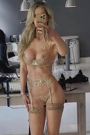 Busty blonde Independent Hamburg escort
