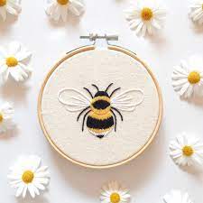 Bumble Bee Dmc Threads Hand Embroidery Hoop Art Bee Embroidery Design Sewing Embroidery Designs Hand Embroidery