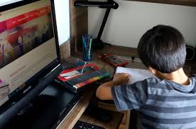 Câte zile libere mai avem în 2018. PÄƒrinÈ›ii Elevilor Cu È™coalÄƒ Online Sub 12 Ani Pot Primi La Cerere Zile Libere PlÄƒtite De Stat Audio Europa Fm