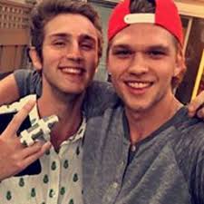 Stream Derek Wallis music