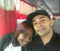 Una familia a bordo de una motocicleta se estrella; reportan un muerto