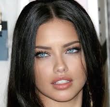 Pin di Samara Allen su Adriana nel 2025