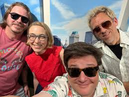 Looking forward to todays show. Some great stories and a fabulous guest  Bonnie Tyler too! ♥