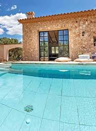 Die Moderne Casa Cascada Bei Costitx Auf Mallorca Ist Die Ideale Ferienfinca Auf Mallorca Fur Entspannte Ferien Zu Zw Finca Auf Mallorca Mallorca Ferienanlagen