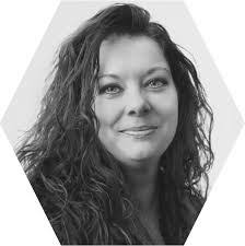 Kellie Wolfe's Instagram, Twitter & Facebook