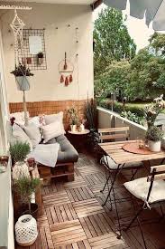 Vom Mini Balkon Zum Platzwunder In 5 Schritten In 2020 Outdoor Dekorationen Kleiner Balkon Terassenideen