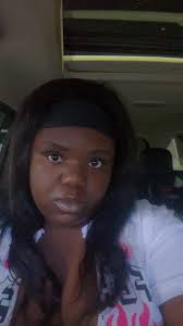 What can be said about this lady's small face?