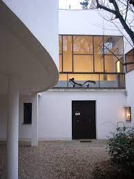 The la roche house, as well as the adjacent jeanneret house, were classified as historical monuments in 1996. Ad Classics Villa Roche Le Corbusier Archdaily