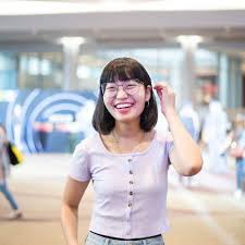 Among the trendy girls, very short hair length is popular. 15 Best Hairstyles For Glasses Wearers All Things Hair Ph