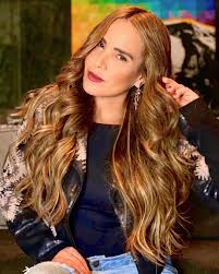 However wanessa camargo knows the effort he put out and he knows his motivations, so there must be no room for fear and doubt, only for success and winning and 2020 will undoubtedly turn out to be. Fotos Wanessa Camargo Surge Loira E Com Mega Hair Linda A Gazeta