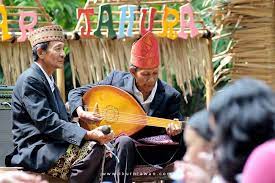 Bentuknya seperti gong, namun ukurannya sedikit lebih kecil. 14 Alat Musik Dan Senjata Tradisional Lampung