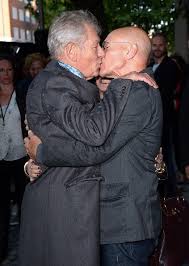 Sir Ian Mckellen And Sir Patrick Stewart Kiss On The Red Carpet At The Premiere Of Mr Holmes Best Bromance Ever Ian Mckellen Sir Ian Mckellen Patrick Stewart