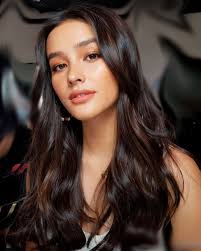 Il castano scuro sarà la nuance più cool per l'autunno. Colori Capelli 2020 Tutti Le Tonalita Del Castano