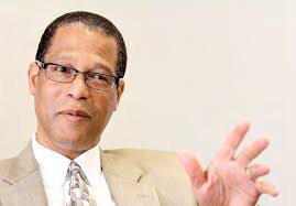 A GIFT FOR THE AGES INNOVATIVE PROGRAM TURNS STUDENTS INTO GRANTMAKERS 2  MINUTES WITH… DWIGHT SMITH PowerPhilanthropy®: ON