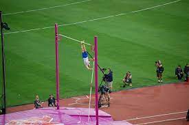 L ' angle optimal d ' impulsion en saut à la perche se situe aux alentours de 30 °. Saut A La Perche Aux Jeux Olympiques Wikipedia