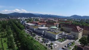 Sie können sich, sofern studienplätze frei sind, bei uns bewerben oder, wenn sie von einer anderen deutschen universität kommen, einen tauschpartner suchen. Flug Uber Die Uniklinik Freiburg Mit Aussenkliniken 2016 Uniklinik Freiburg Youtube