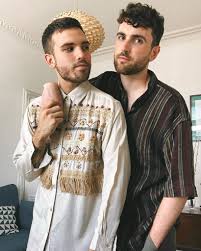 Duncan laurence has won the eurovision song contest in 2019 with his debut single 'arcade'. Liebes Hammer Esc Sieger Duncan Ist Mit Freund Verlobt Promiflash De