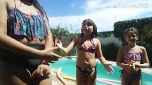 Problema de lógica amigas na piscina quatro amigas combinaram de aproveitar o dia de sol na piscina. Desafio Fale Qualquer Coisa Na Piscina