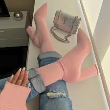 HYPEBAE - #hypebae:         </div>

        <!-- </Presentation> -->


    <h2>
    Clubs
    <div class=