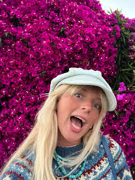 Posting for a friend looking for a... Magical Sublet Seeking a 1-1.5 month  sublet starting late December early January in the Santa Cruz