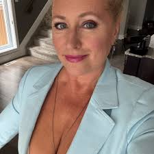 Srry if this a stupid question but how does one pronounce tarja? I been  reading it as tar-jah