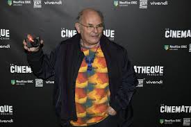 Acteur, producteur, scénariste, réalisateur, artiste musical, auteur et préfacier. C28cjecd2n4plm