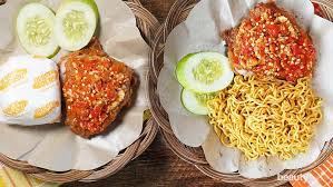 Mukbang ayam geprek bensu | sambal original sambal matah sambal embe kali ini kita akan mencoba menu baru dari geprek bensu yaitu geprek bensu sambal embe khas bali. 5 Menu Best Seller Ayam Geprek Bensu Yang Wajib Dicoba