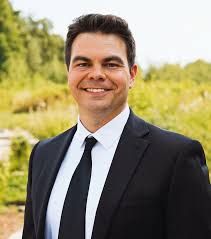 Mahar Real Estate: From Stand-Up to Standing Out