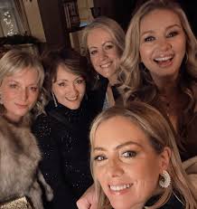 Someone asked me to post a full-length pic of my wedding dress but as I'm  away I don't have access to all my pics. However it reminded me of this  extraordinarily talented