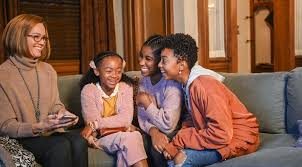 The series follows the lives and families of two parents, and their three children, in several different time frames. This Is Us Season 4 Episode 9 Fall Finale Recap Purewow