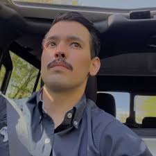 Dani con bigote como #throwback 👨🏻