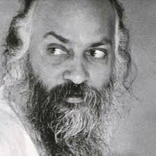 L' uomo passa da una donna all'altra e continua a cambiare. La gente pensa  che sia un grande amante; non è affatto un amante. Sta evitando. Cerca di  evitare qualsiasi coinvolgimento profondo,