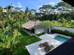 Located just 1.9 km from batu bolong beach, villa kecil provides accommodation in canggu with access to an outdoor swimming pool, a garden, as well as room. Villa Candi Kecil Empat Bali House Ubud Villas Tropical Houses