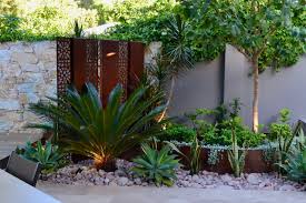 Modern garden furniture from go modern has also been displayed at chelsea flower show, including garden parasols, smania garden furniture, and manutti sofas and sunloungers. 75 Beautiful Contemporary Raised Garden Bed Pictures Ideas April 2021 Houzz