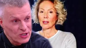 ONA NIJE OZBILJAN PEVAČ!"